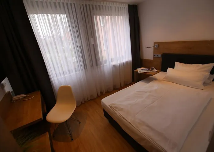 クノルツ ツィルンドルフ